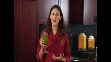 Chef Jenny Ross Demonstrates Making a Super Green Smoothie